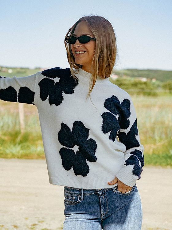 B.YOUNG Omea Flower Jumper Marshmallow Mix