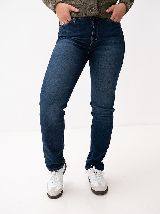 Lee Marion Straight Rain Falls