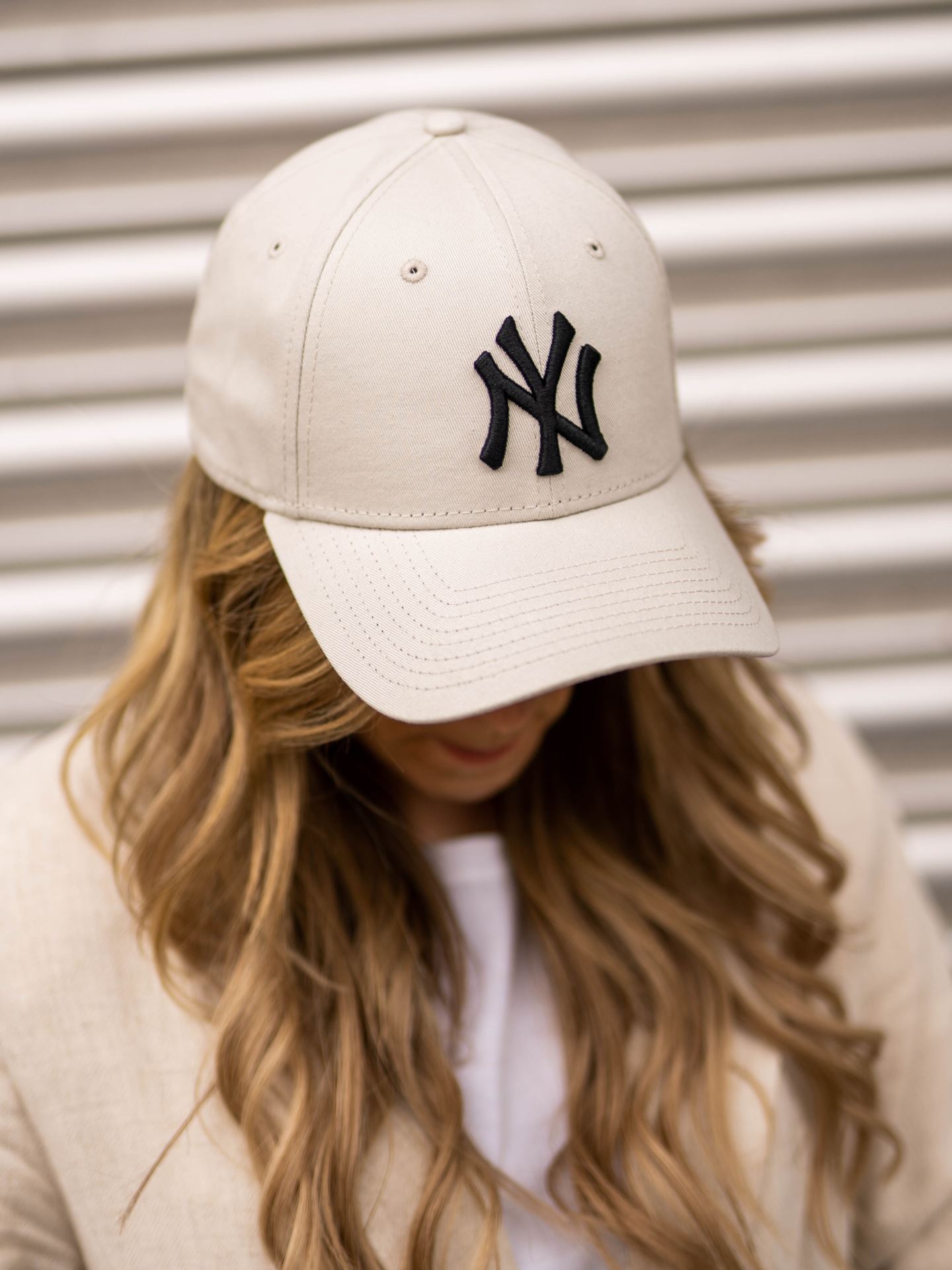 New Era 9FORTY League Essential Beige