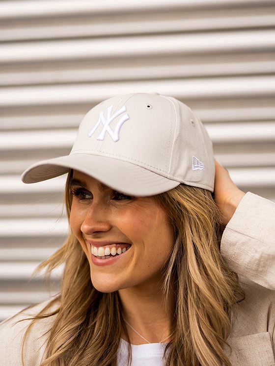 New Era 9FORTY Womens League Essential Beige