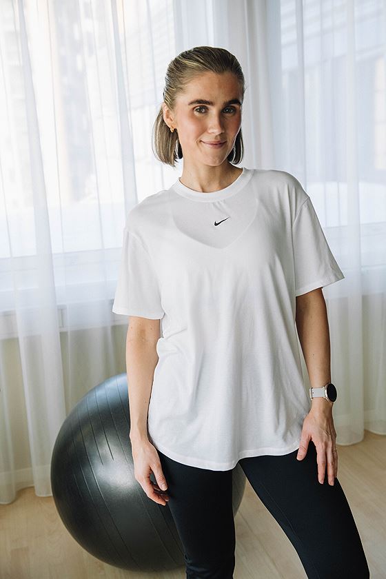 Nike One Relaxed Dri-Fit Short Sleeve Top White / Black