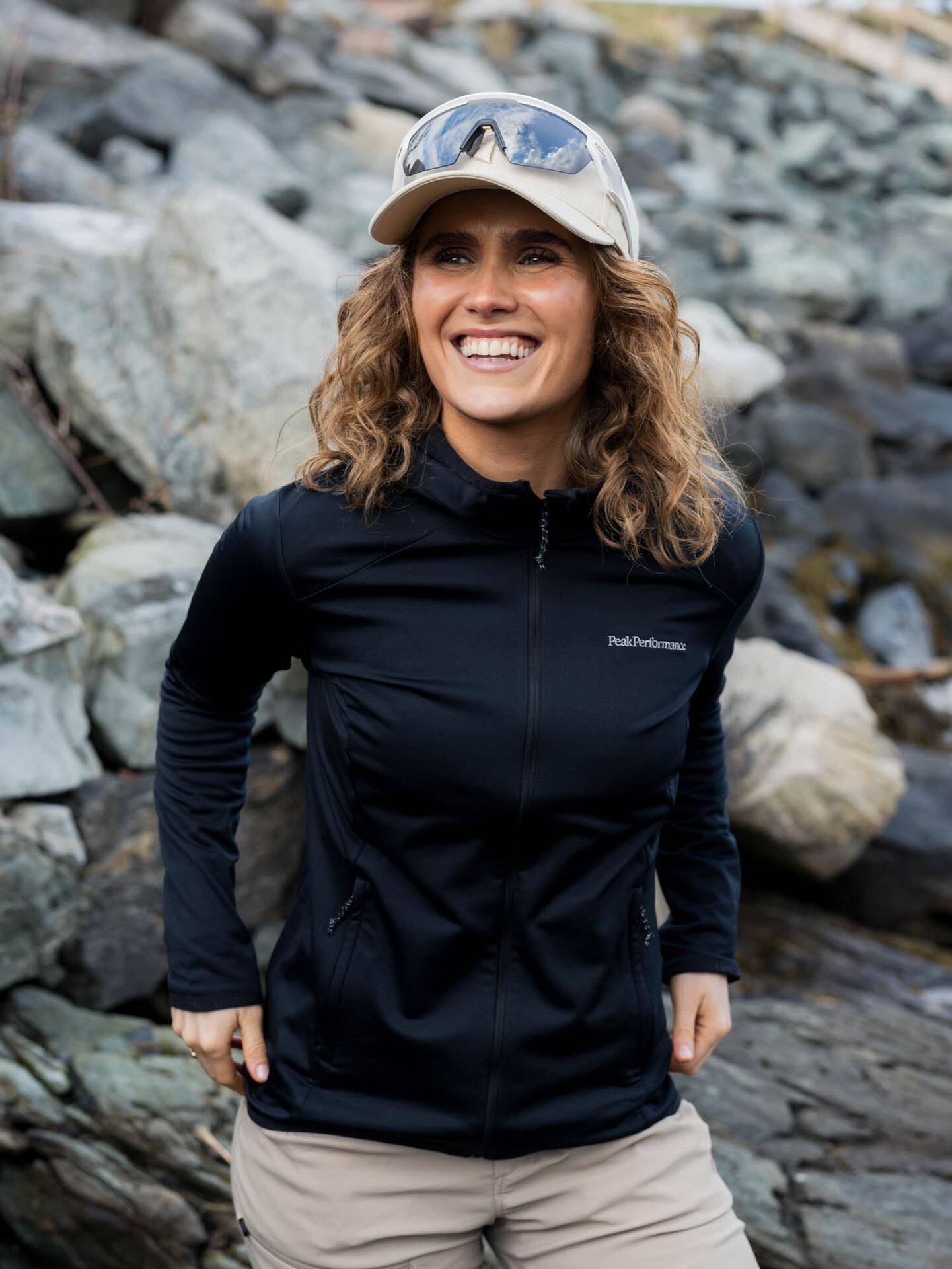 Peak Performance Light Zip Hood Black