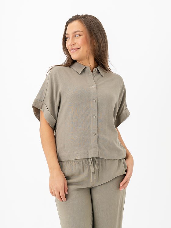 Selected Femme Viva Short Sleeve Cropped Sun Shirt Vetiver