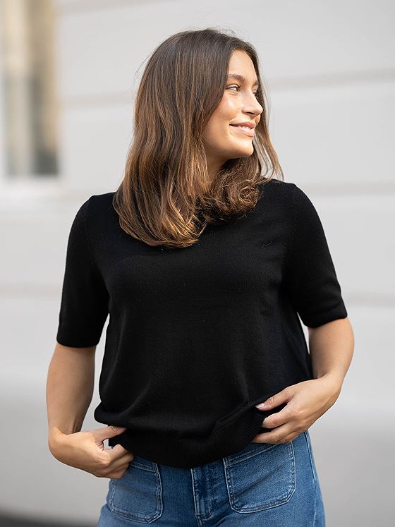 Selected Femme Hella Short Sleeve Knit O-Neck Black