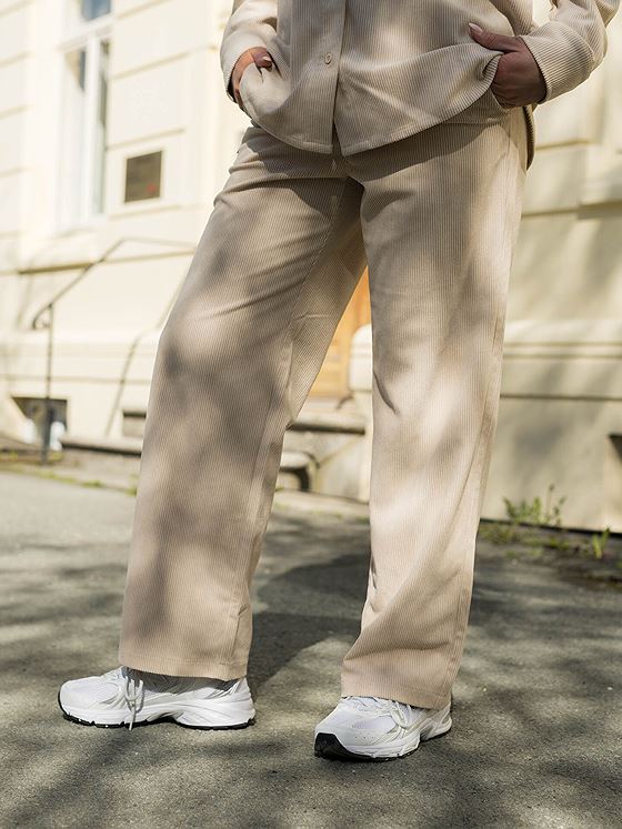 Twentyfour Mode Cord Bukse Gråhvit