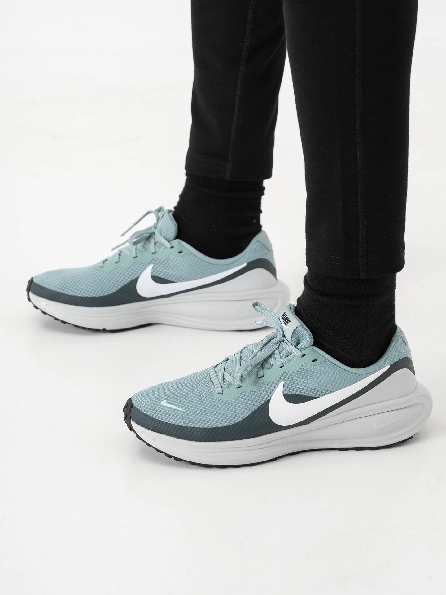 Nike Revolution 8 Grønn