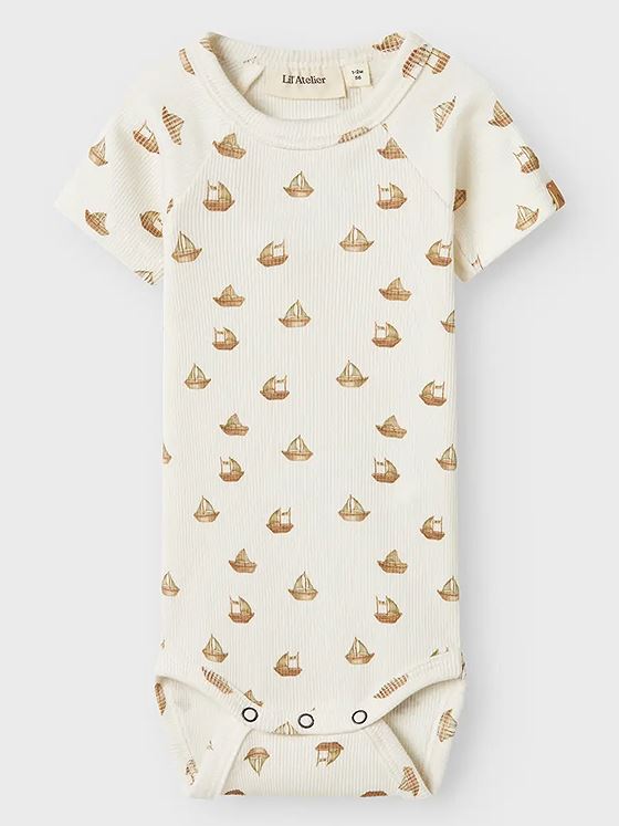 Lil- Atelier Lavo Eni Short Sleeve Slim Body Coconut Milk BOAT