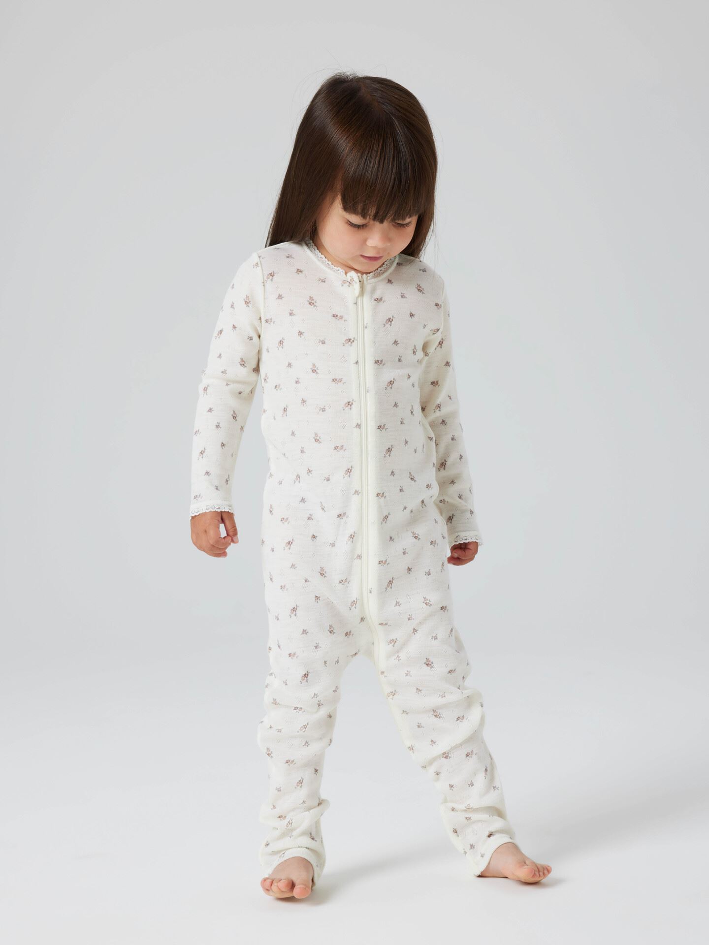 Name It Wang Wool Needle Nightsuit Snow White